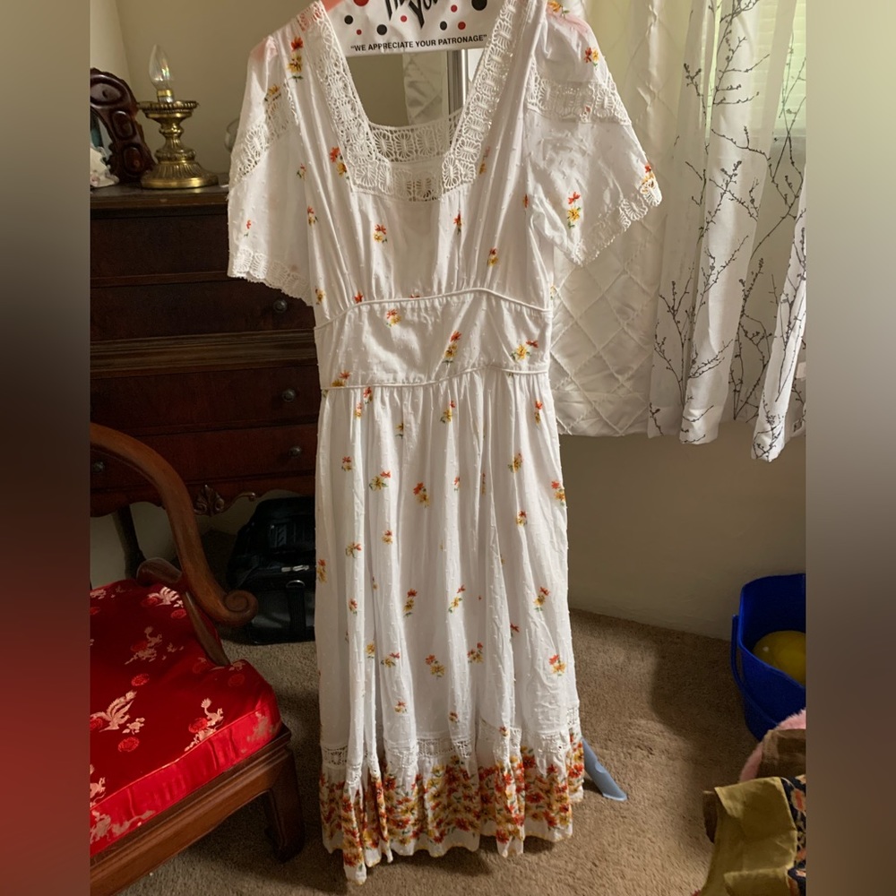 Chasing unicorns size medium dress in excellent condition. Still has tags